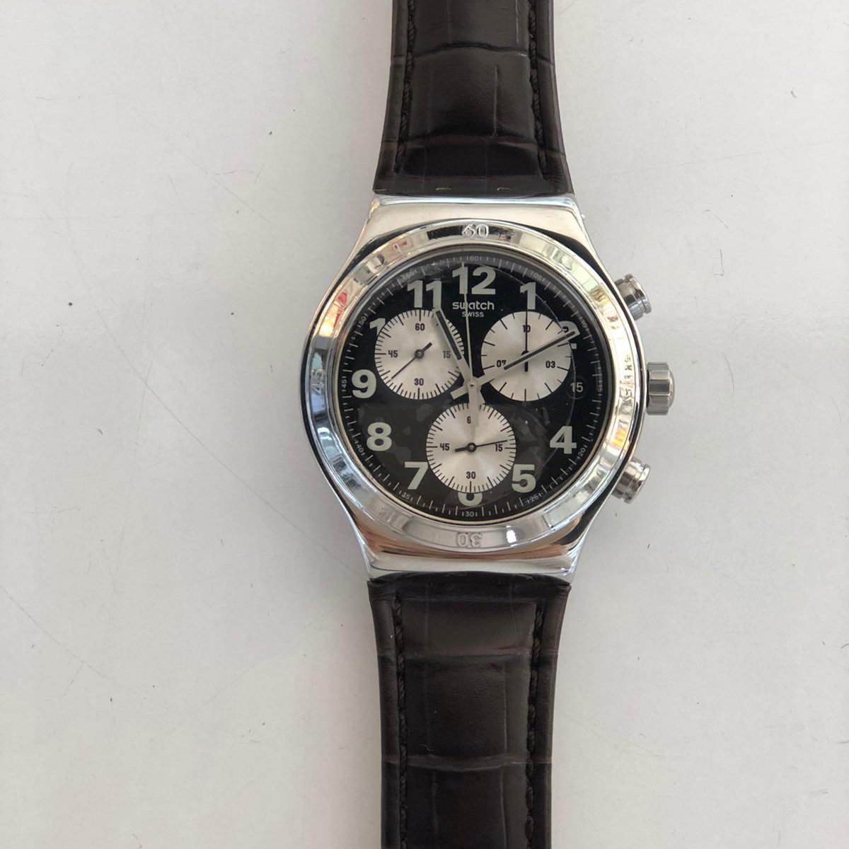 Swatch YVS400 Kahverengi Deri Erkek Kol Saati