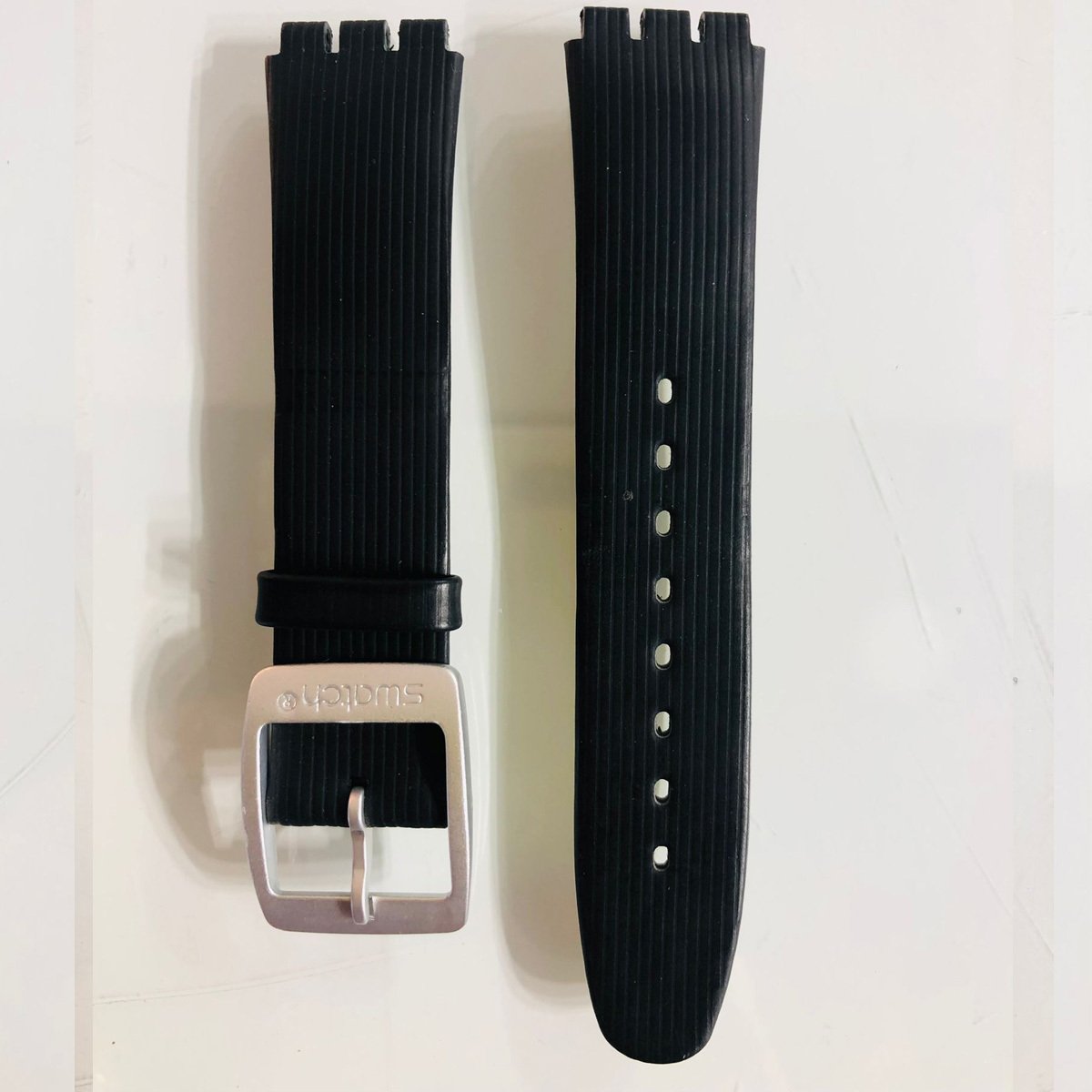 Swatch AYLS - 6  Siyah Silikon Kordon