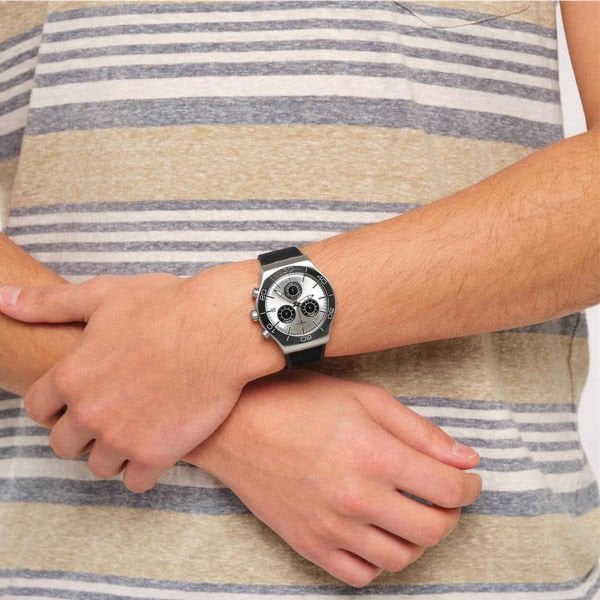Swatch YVS486 Erkek Kol Saati